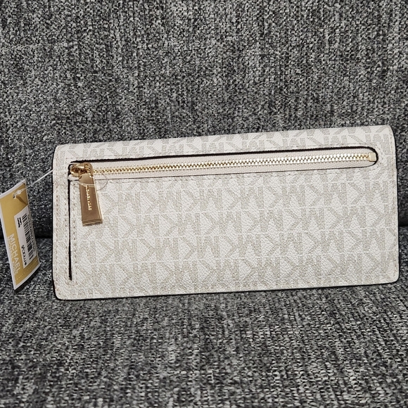 Authentic Michael Kors slim wallet - Picture 2 of 4